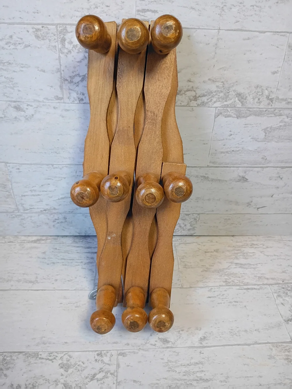 Vintage Farmhouse CottagecoreAccordion Peg Rack: Expandable Coat & Hat Hanger
